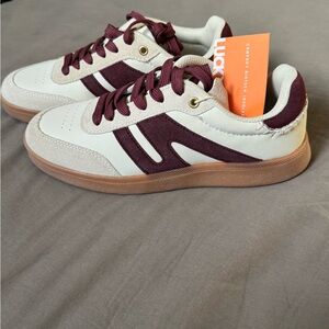 NWT! ✨White and Burgundy Casual Sneakers